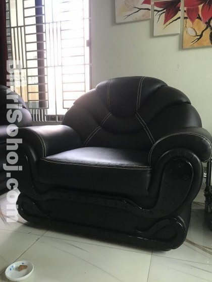 Sofa set with table.